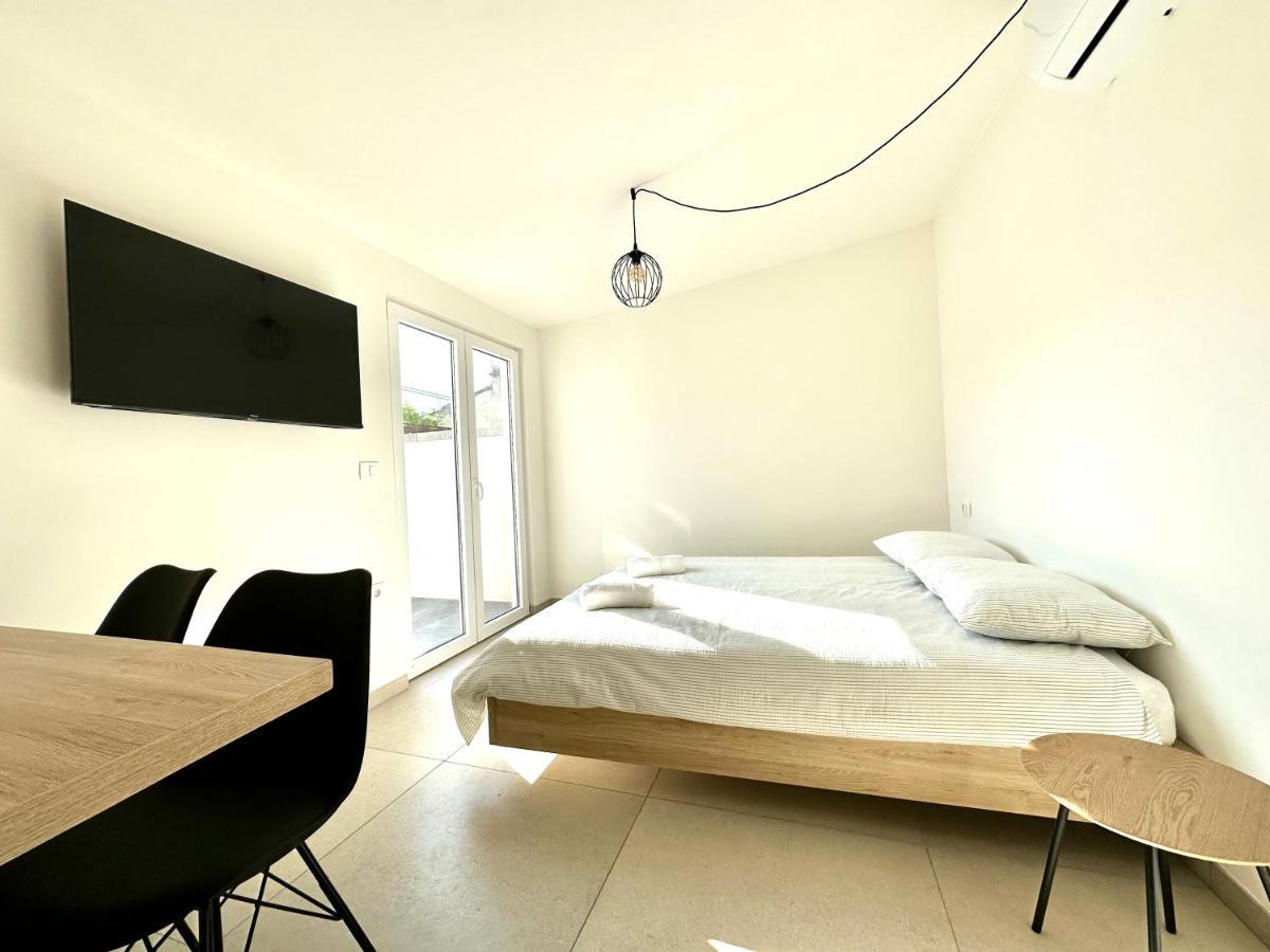 Damir Skomina Apartments Koper Bagian luar foto
