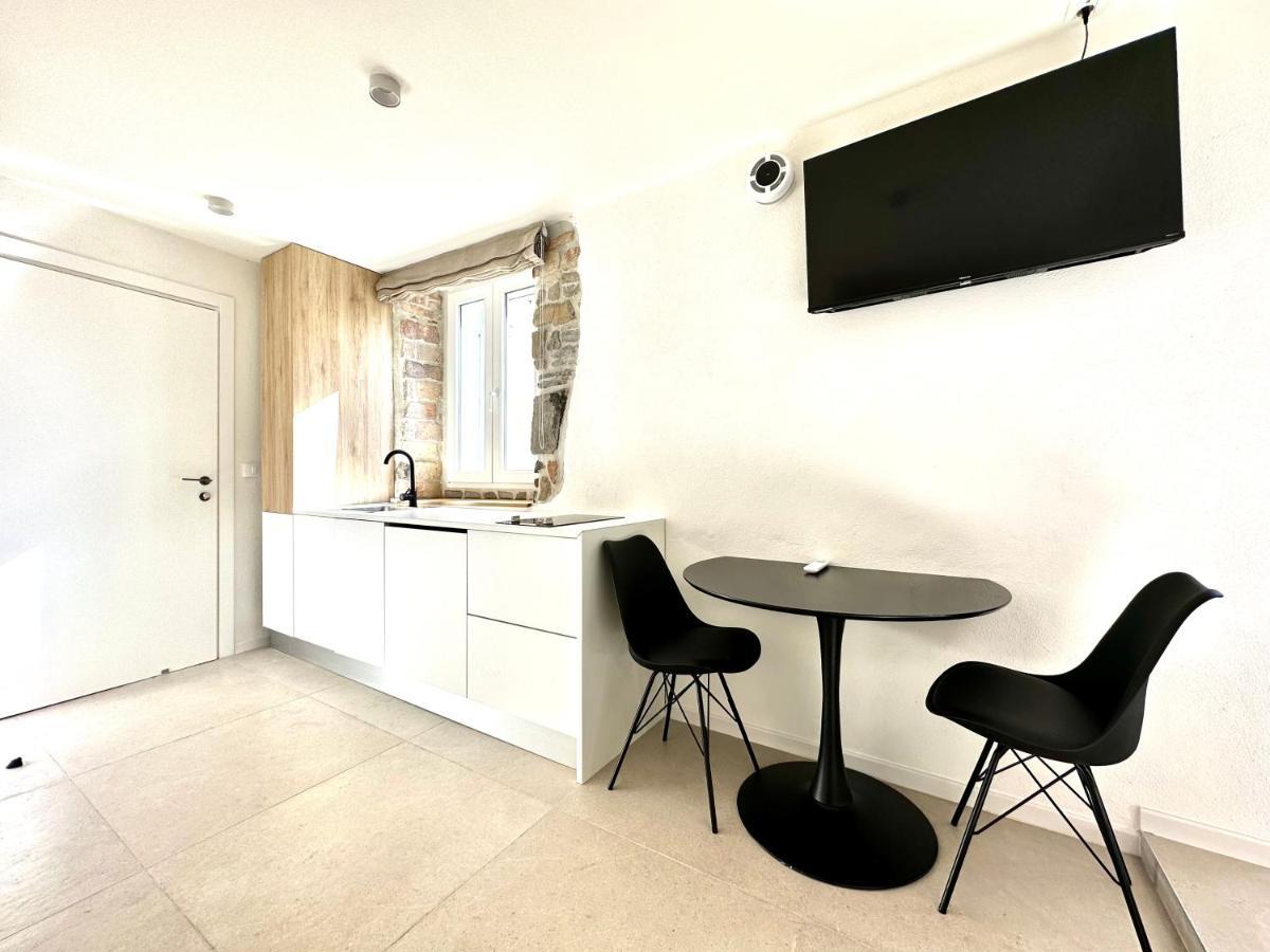 Damir Skomina Apartments Koper Bagian luar foto