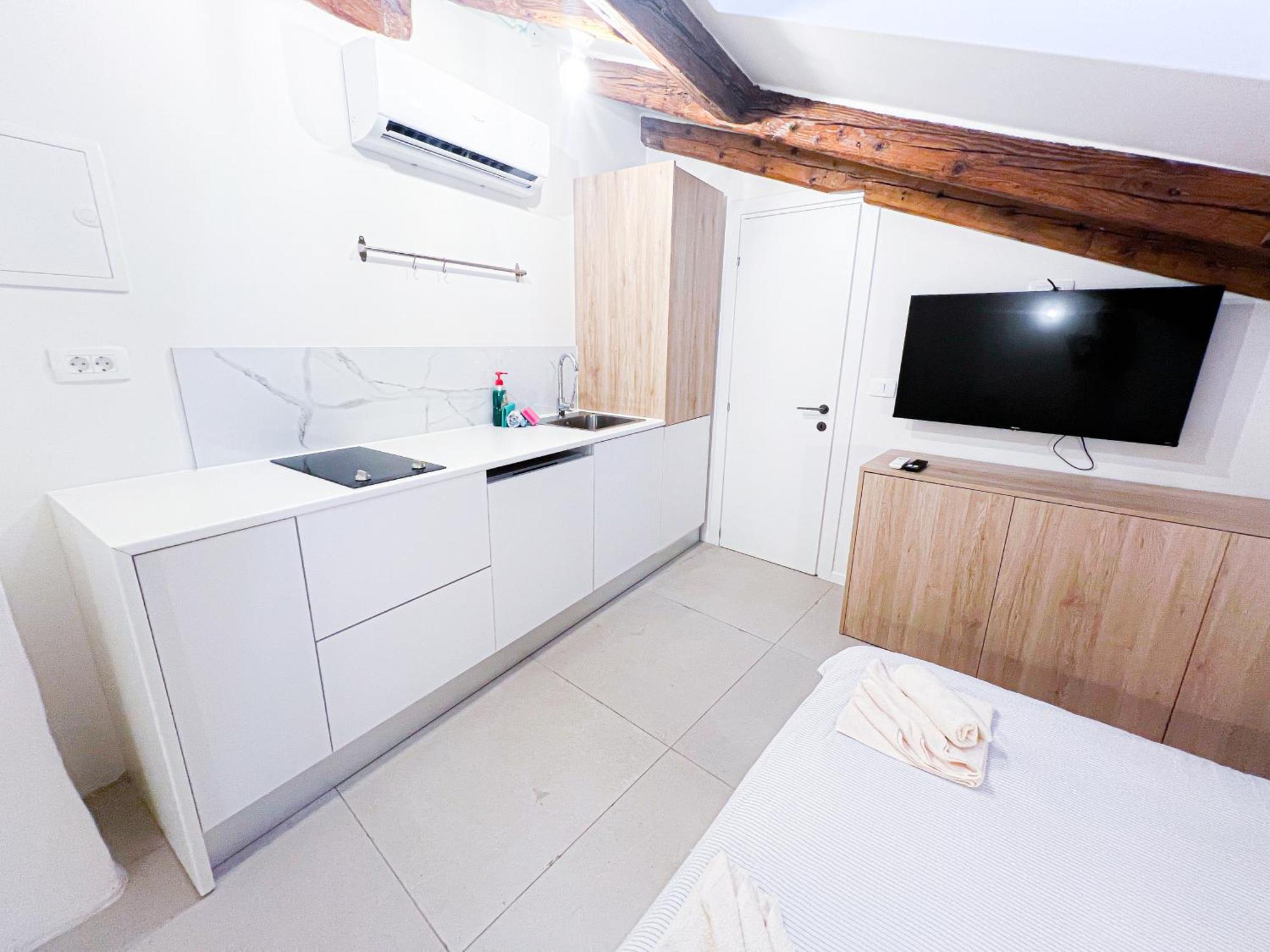 Damir Skomina Apartments Koper Bagian luar foto